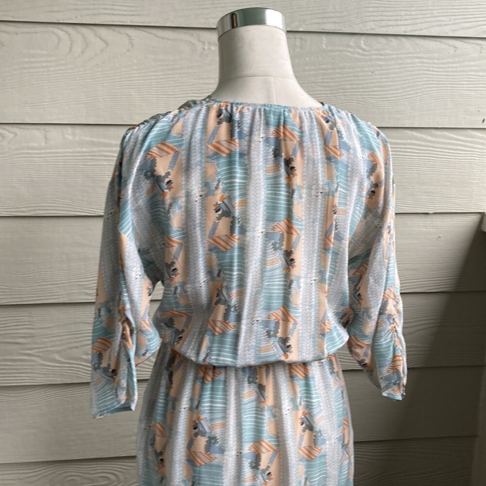Tucker Silk Geometric Print V neck Dress - Picture 9 of 13